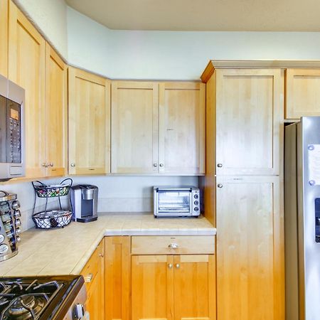 Quiet Waterfront Escape With Hot Tub And Beach Access! Gold Beach Esterno foto