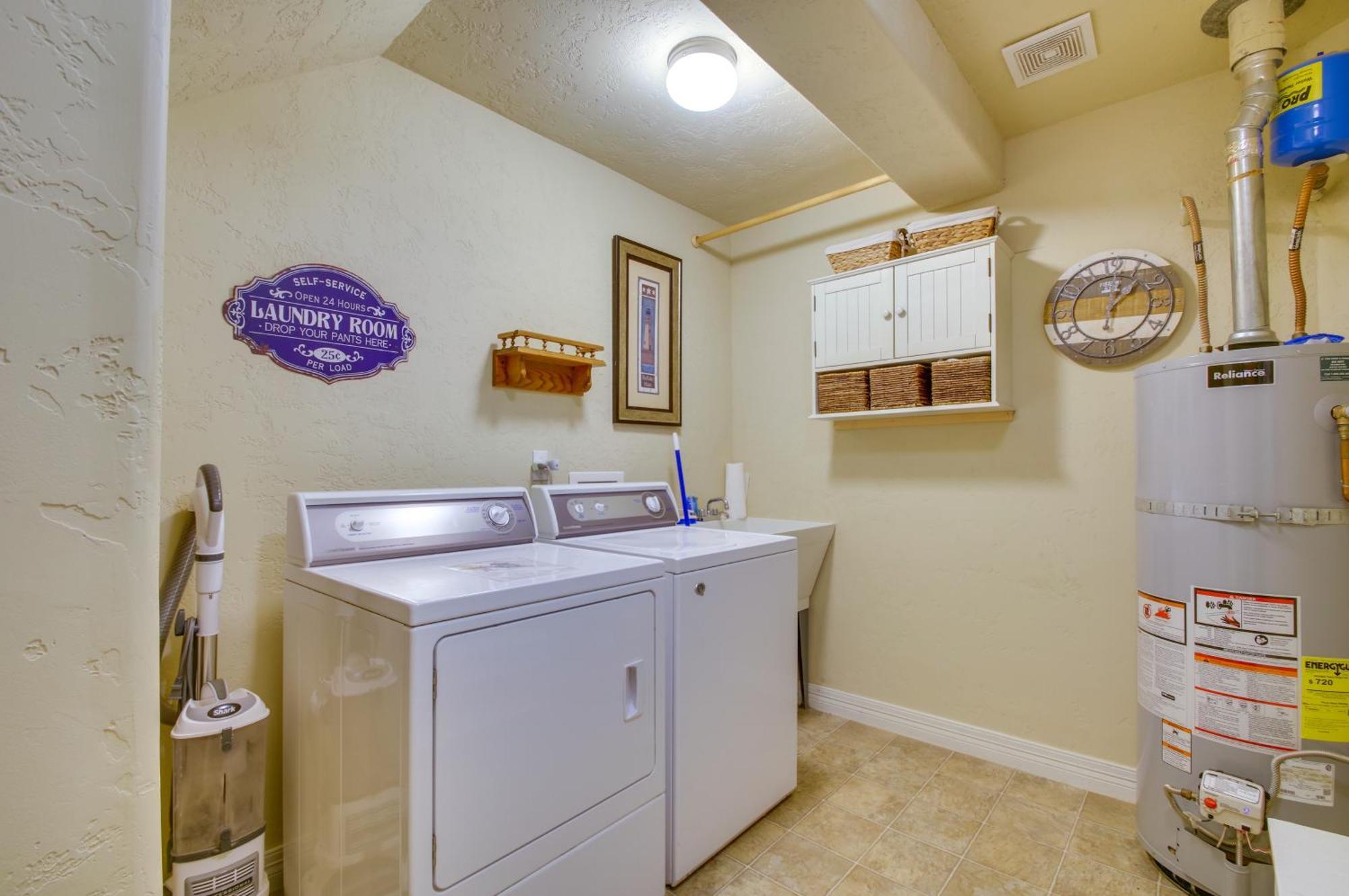Quiet Waterfront Escape With Hot Tub And Beach Access! Gold Beach Esterno foto