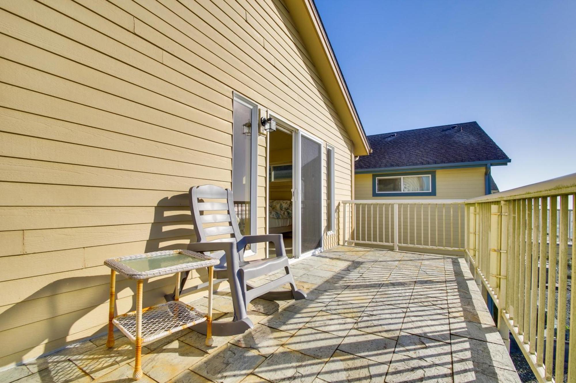Quiet Waterfront Escape With Hot Tub And Beach Access! Gold Beach Esterno foto