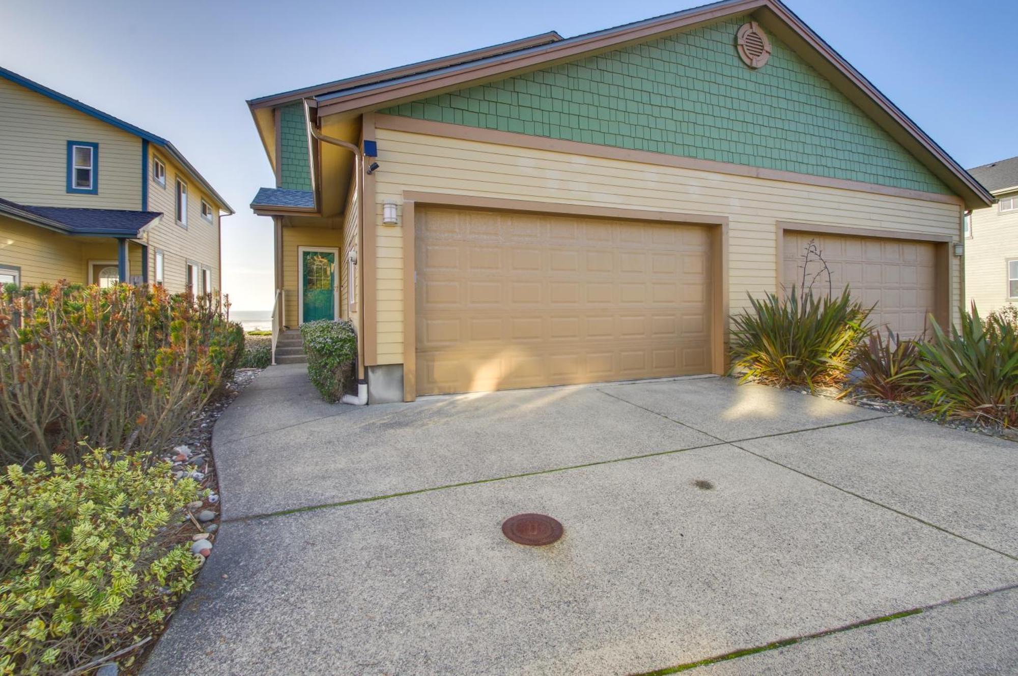 Quiet Waterfront Escape With Hot Tub And Beach Access! Gold Beach Esterno foto